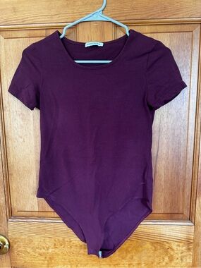 Mango Short Sleeve Scoop Neck Bodysuit in Plum